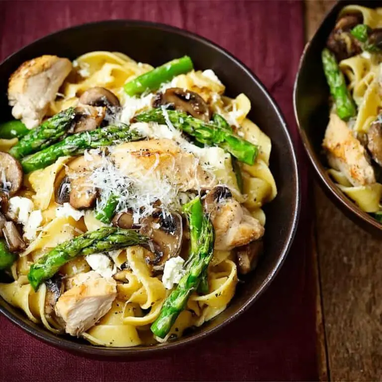 Pasta With Goat Cheese, Chicken, Asparagus and Mushrooms